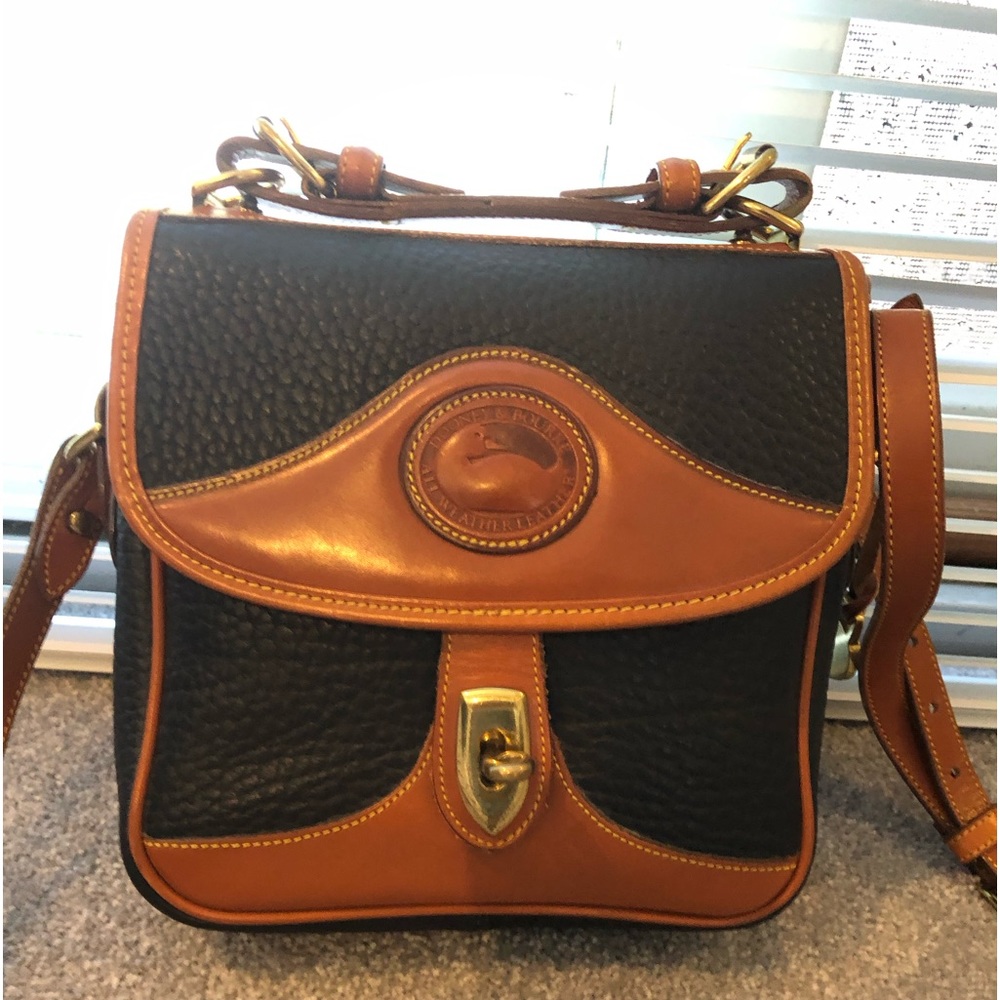 DOONEYand Burke all weather pebbled leather cross body bag excellent condition